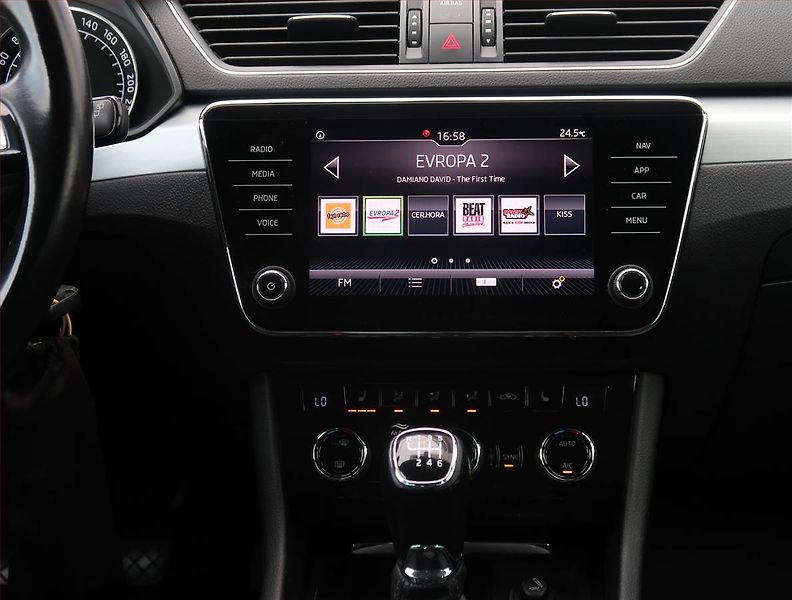 Škoda Superb (2018) 1.6 TDI, Navi, Tempomat - fotka 12 z 19