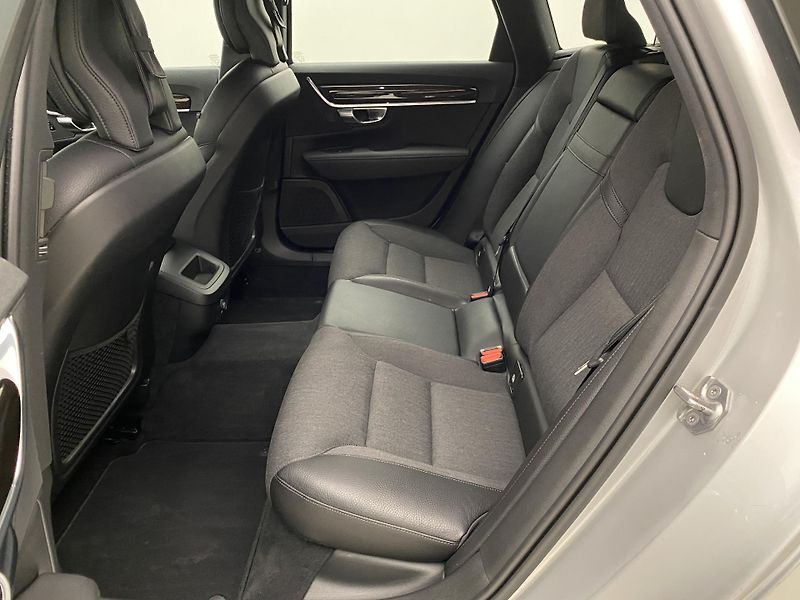 Volvo V90 D4 MOMENTUM AUT - fotka 5 z 39