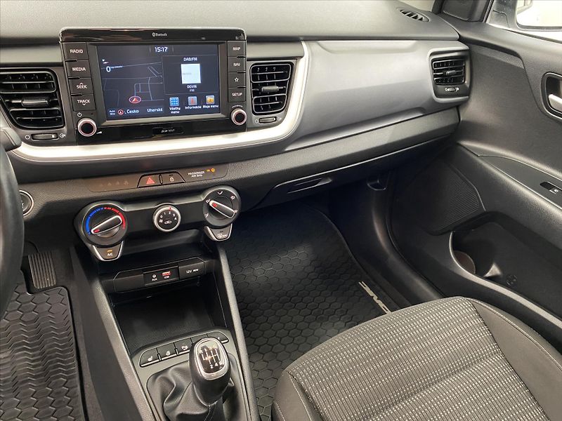 Kia Stonic 1,4 CVVT 73kW - fotka 17 z 26