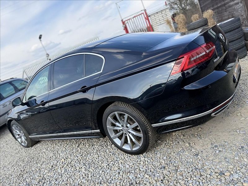Volkswagen Passat 2,0 110kW R-LINE 93tKm ČR DPH - fotka 7 z 41