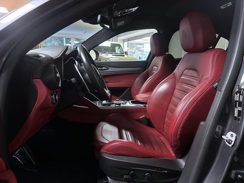 Alfa Romeo Stelvio (2020) 2.0T 280k AT8 ZF Q4 4x4 Veloce - fotka 7 z 18