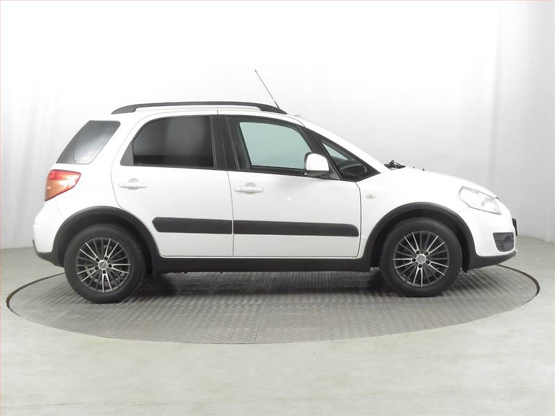 Suzuki SX4 (2011) 1.6 VVT, Serv.kniha - fotka 6 z 15