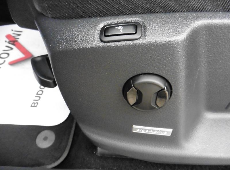 Volkswagen Touran 2,0 TDi Highline Navi - fotka 14 z 19