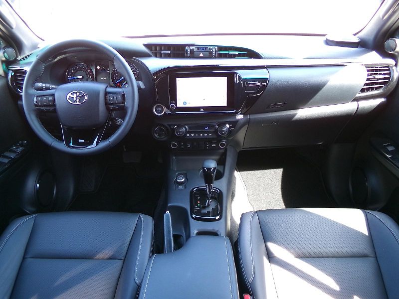 Toyota Hilux (2026) DOUBLE CAB 2,8D INVINCIBLE 4x4 - fotka 5 z 14