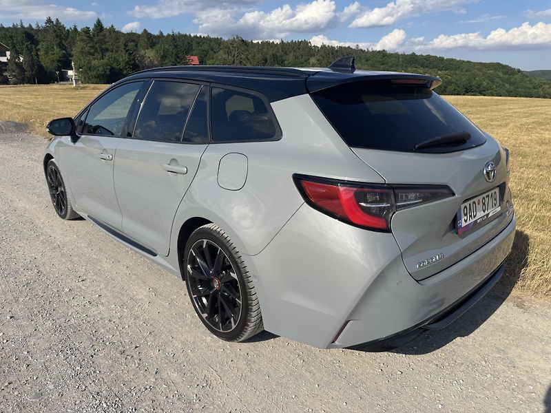 Toyota Corolla (2022) GR SPORT 2.0 HYBRID 135kW ČR - fotka 4 z 28