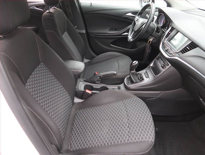 Opel Astra (2016) Selection 1.4 16V, Serv.kniha - fotka 9 z 16