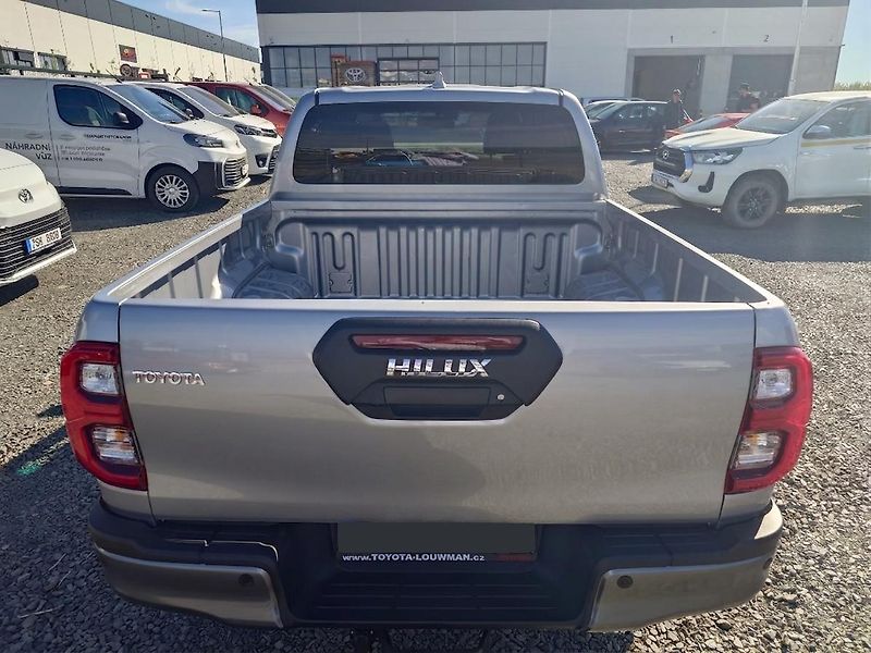 Toyota Hilux Invincible 2.8D DoubleCab - fotka 4 z 6