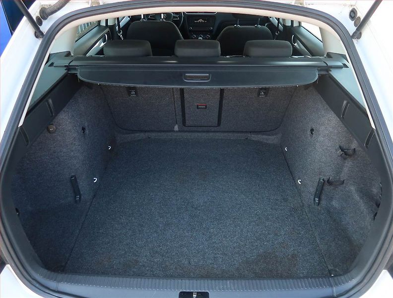 Škoda Octavia (2014) Ambition 1.6 TDI, Tempomat - fotka 13 z 18