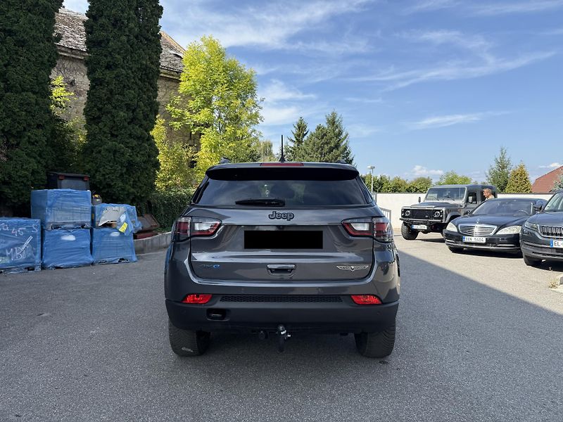 Jeep Compass Trailhawk Plug-In Hybrid 4WD - fotka 5 z 22