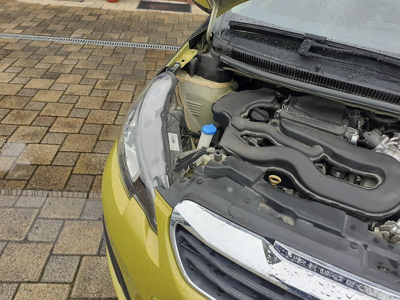 Peugeot 108 (2018) 1.0 VTi 53kW 1.maj.ČR - fotka 18 z 20