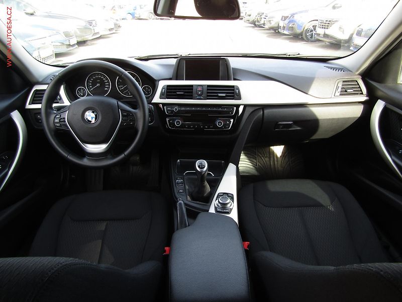 BMW Řada 3 (2016) 2.0 D 316d - fotka 8 z 16