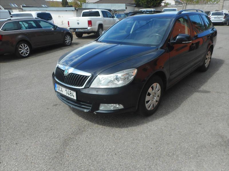 Škoda Octavia 1,6 TDi - fotka 1 z 32