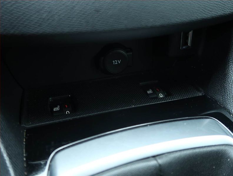 Peugeot 308 (2019) 1.2 PureTech, Serv.kniha, Navi - fotka 20 z 21