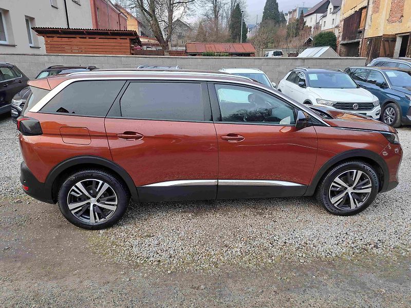 Peugeot 5008 (2023) 1,5 HDI  EAT8 ALLURE  LED NAVI - fotka 2 z 21