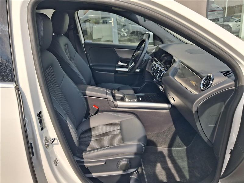 Mercedes-Benz GLA 1,3 180 MHEV Limited - fotka 17 z 21