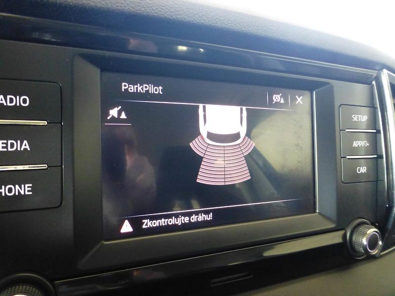 Škoda Karoq (2018) 1,6TDI*PARK.S**ALU***VYHŘ.SED. - fotka 21 z 22