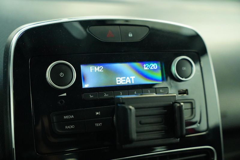 Renault Clio - fotka 19 z 24