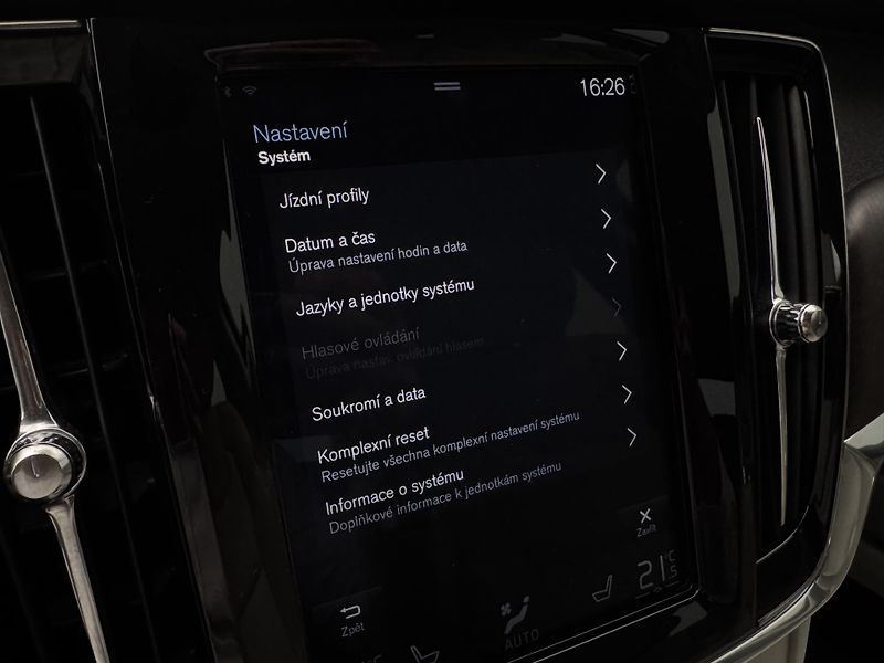 Volvo V90 CC D4 AWD MOMENTUM AUT - fotka 39 z 46
