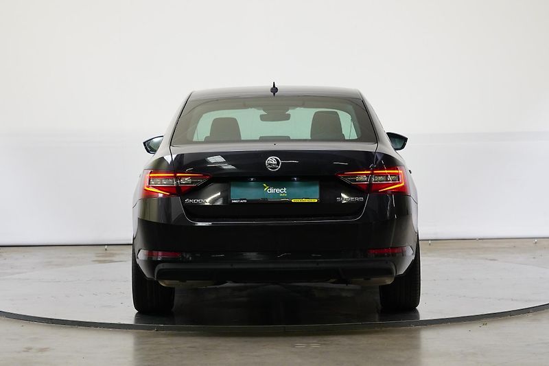 Škoda Superb - fotka 6 z 26