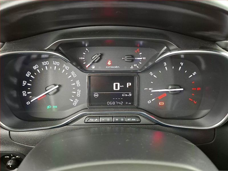 Citroën C3 (2017) 1.2 PureTech, Automat, Navi - fotka 11 z 15