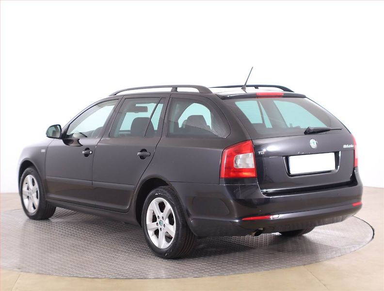 Škoda Octavia (2012) 2.0 TDI, Automat, Tempomat - fotka 4 z 17