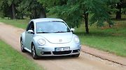 Z 33. Mezinárodního srazu Beetle a New Beetle na téma Naruby u zámku Kačina ve Svatém Mikuláši.