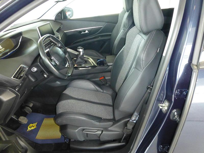 Peugeot 5008 (2020) 1,5HDI-96KW*NAVI**KAMERA*7MÍST - fotka 10 z 29