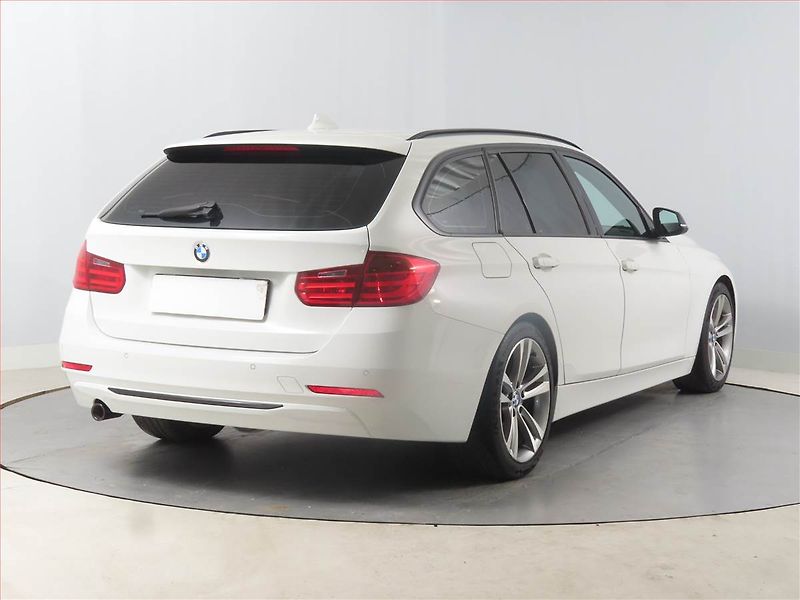 BMW Řada 3 (2012) Sport Line 320 d, Navi - fotka 5 z 14