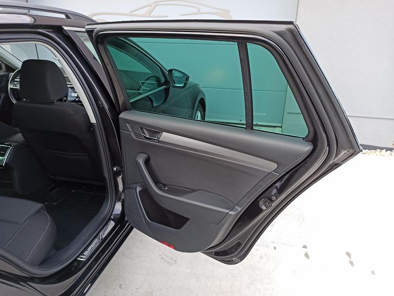 Škoda Superb 2.0TDi 140kW DSG 4X4 AMB - fotka 24 z 27