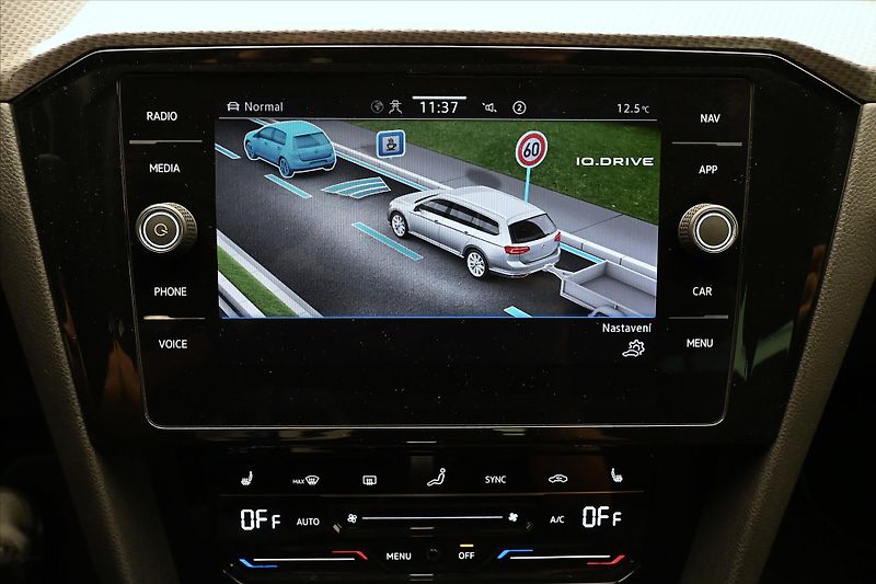 Volkswagen Passat 2,0 TDI 147kW Alltrack DSG 4Mo - fotka 19 z 32