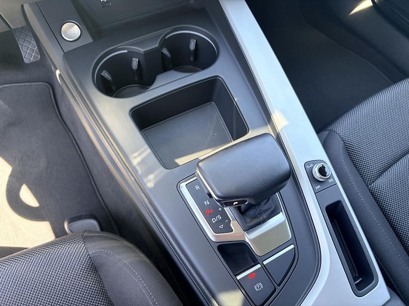 Audi A4 Avant 2.0TDI DSG QUATTRO REZERVACE - fotka 27 z 56