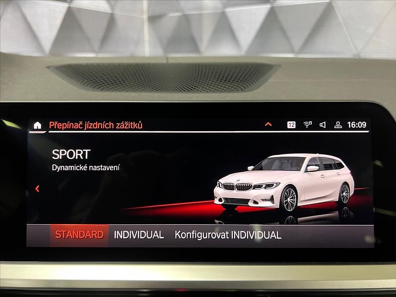 BMW Řada 3 320d xDrive A/T LUXURY, TAŽNÉ - fotka 17 z 31