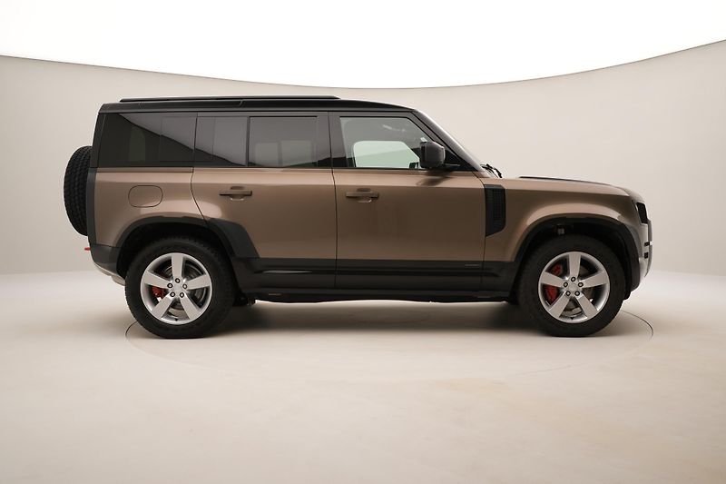 Land Rover Defender 110 D300 X AWD AUT CZ - fotka 13 z 55