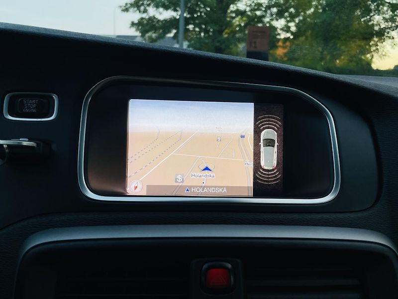Volvo V40 2.0i MANUÁL 1.MAJITEL SENZORY - fotka 37 z 41