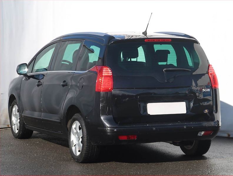 Peugeot 5008 (2016) 1.6 BlueHDi, Navi, Tempomat - fotka 4 z 19