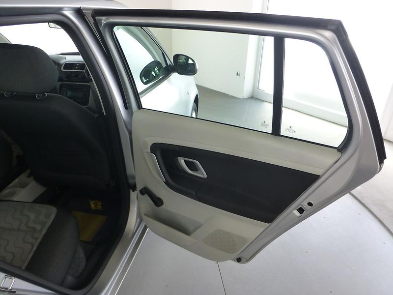 Škoda Fabia (2009) 1,4i-63KW-KLIMATIZACE*ALU KOLA - fotka 18 z 26