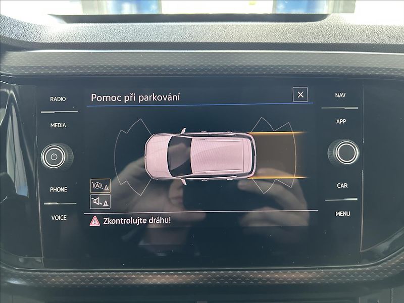 Volkswagen T-Cross 1,0   TSI,LIFE,2.MAJITEL - fotka 16 z 29