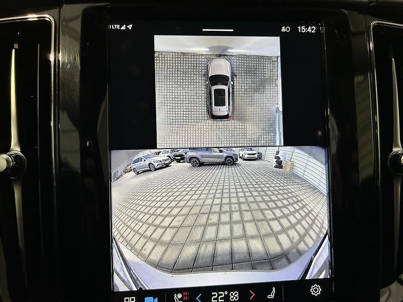Volvo XC60 2.0  B4 4x4 ULTIMATE - fotka 44 z 48