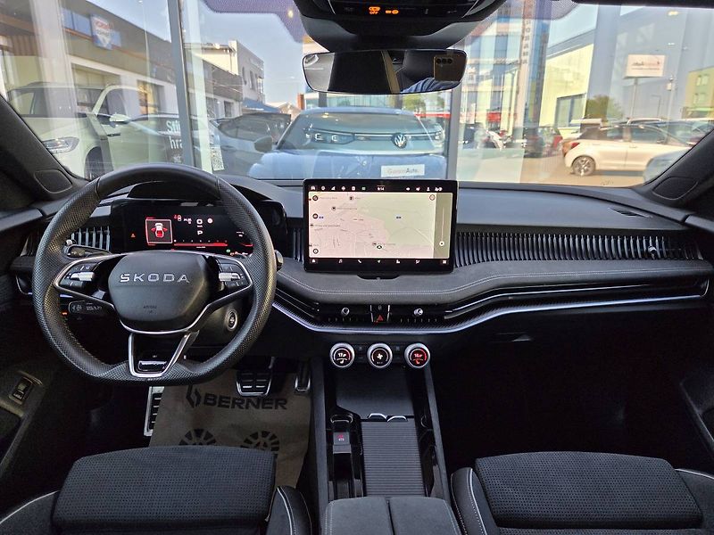 Škoda Superb (2026) 2.0 TDI Sportline - fotka 17 z 49