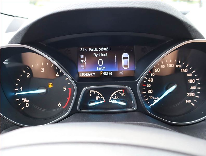Ford Kuga (2019) 2.0 TDCi, 4X4, Automat, Kůže - fotka 11 z 25