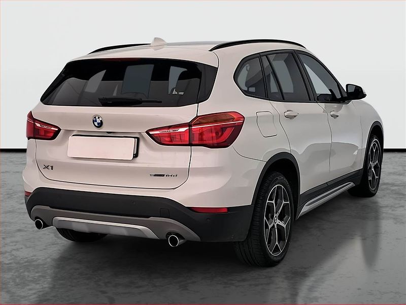 BMW X1 (2019) sDrive18d, Automat, ČR,1.maj - fotka 5 z 20