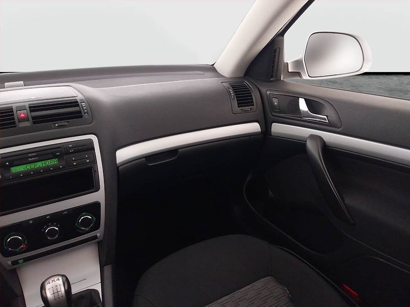 Škoda Octavia (2009) Ambiente 1.9 TDI 4x4, 4X4 - fotka 8 z 16