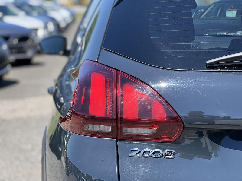 Peugeot 2008 Allure 1.2i KOUPENO V ČR 1.MAJ - fotka 43 z 45