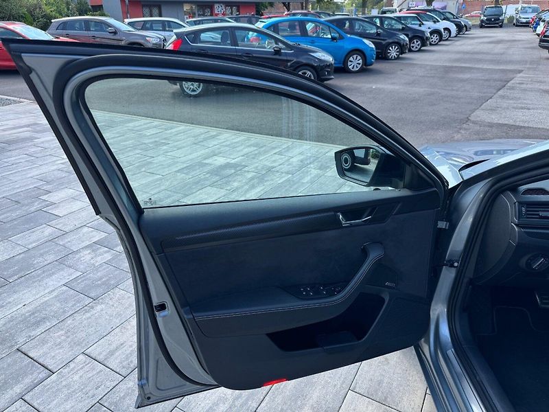 Škoda Superb (2021) Sportline 2.0 TSI DSG 4x4 - fotka 9 z 40