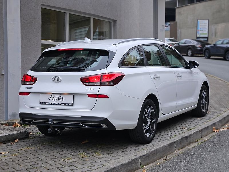 Hyundai i30 1,5i, Comfort 16, 1.majitel - fotka 5 z 32