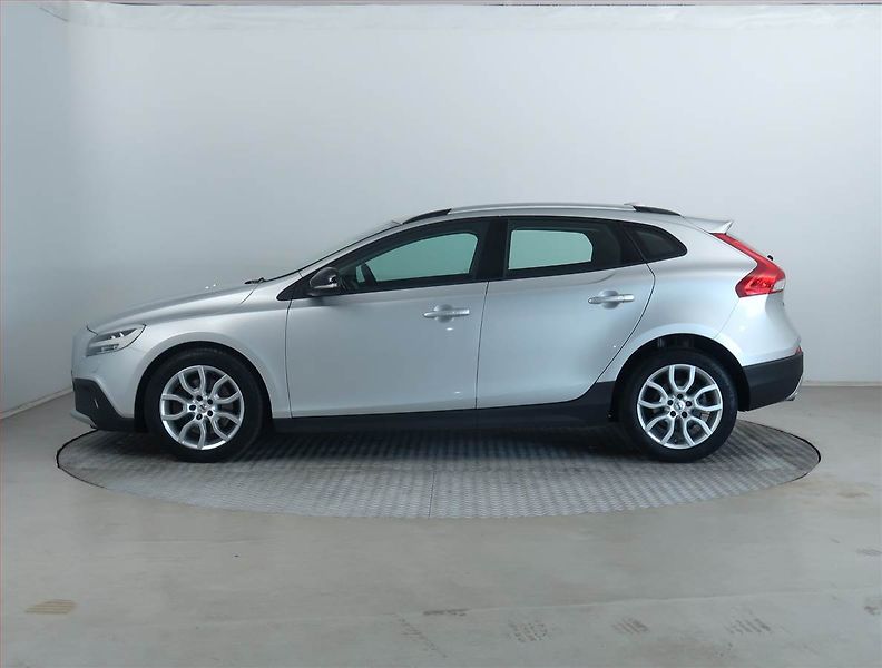 Volvo V40 (2016) 2.0 D3, Automat, Serv.kniha - fotka 3 z 18
