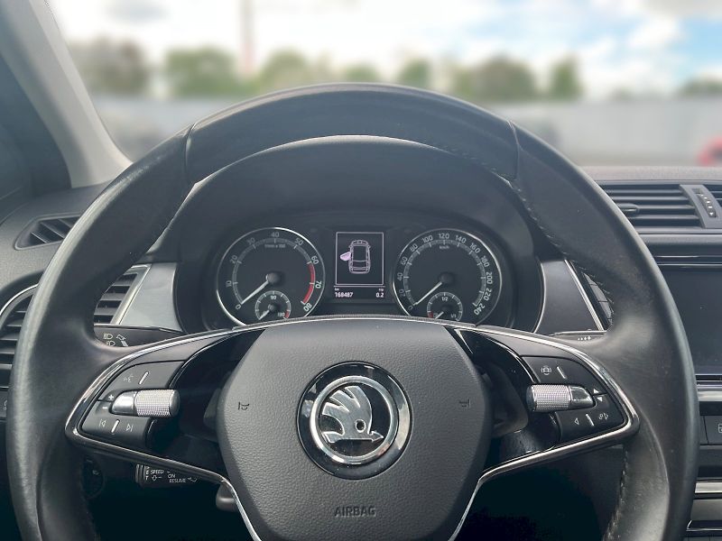 Škoda Fabia (2022) Ambition Plus 1.0 TSI DSG Navi - fotka 23 z 33