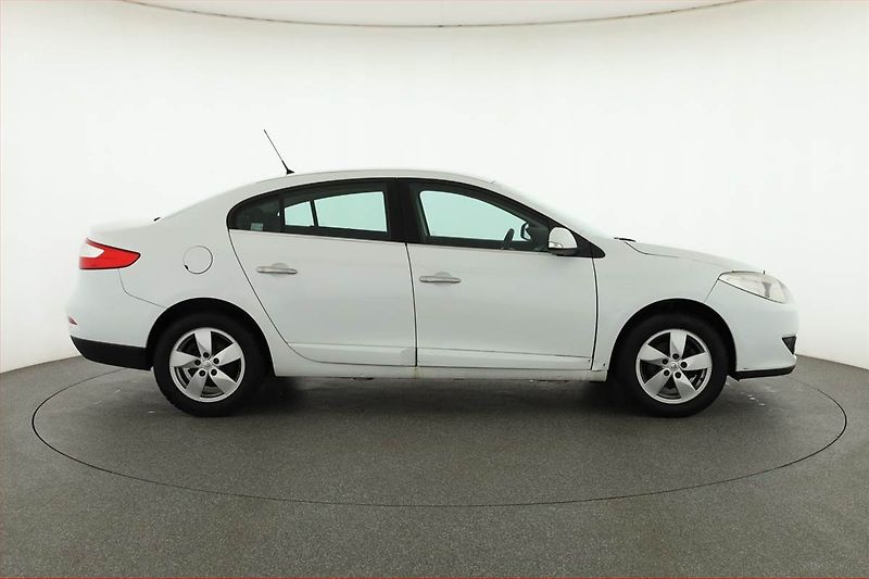 Renault Fluence (2011) 1.6 16V, nová STK, Tažné - fotka 6 z 15