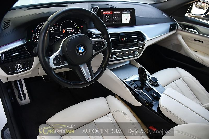 BMW Řada 5 520d xD M-SPORT HEAD-UP PANORA - fotka 9 z 58