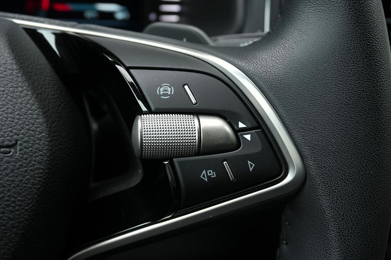Škoda Karoq 1.5 TSI 110 kW, Kamera,Keyless - fotka 20 z 41